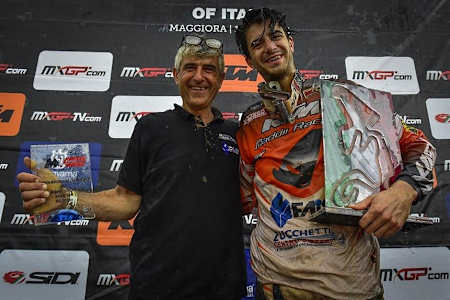 Marco Maddii con papà Corrado sul podio a Maggiora