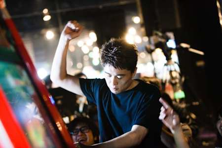 勝利にガッツポーズをするボンちゃん