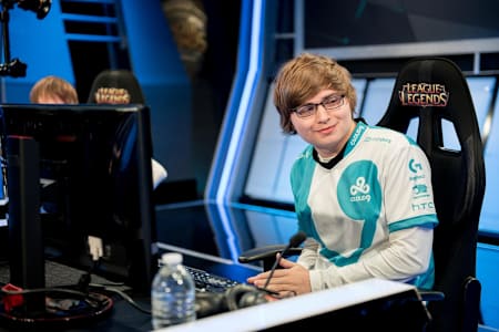 Sneaky has long been the best pro Draven in NA