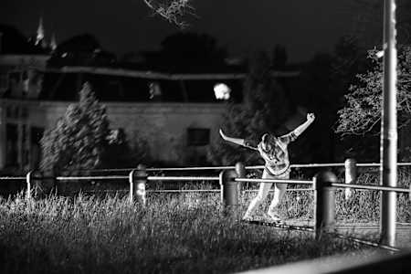 Skating: Kim Klunder, 180 toeside slide