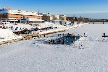 Zawody w pływaniu lodowym