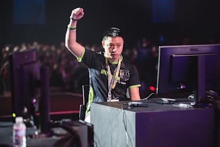 Luffy competing in USF4 at Capcom Cup 2015