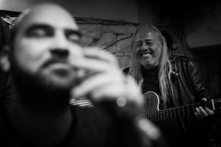 Gittiği her yerde sahneye çağrılıyor