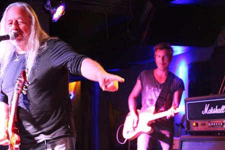 Batu Mutlugil ve oğlu Batuhan aynı sahnede