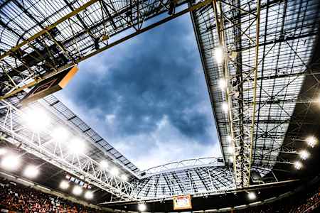 Strahlender, als die Nacht erlaubt