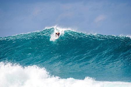 Julian Wilson sets up for a Pipe elevator drop