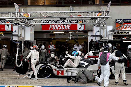 Победную эстафету Porsche принимает Нил Яни