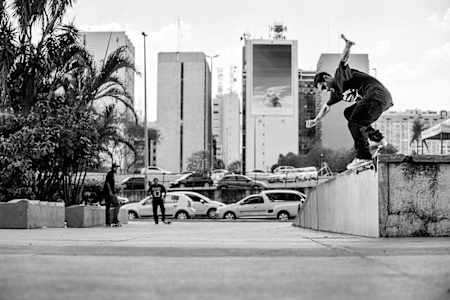 Tiago Lemos - Switch Backside Smith Grind