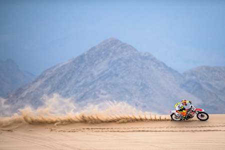 Tom Parsons gives the dunes a paddlin'