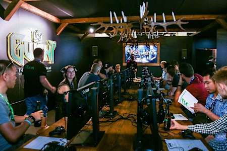 Auf Messen konnte Gwent bereits angespielt werden.