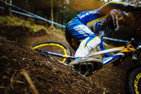 Elliot Heap durante la World Cup DH di Lourdes