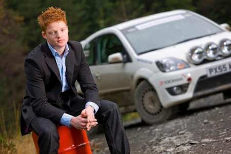 8歳の時に初めてドライブを体験したトム・ケイブ 8歳の時に初めてドライブを体験したトム・ケイブ