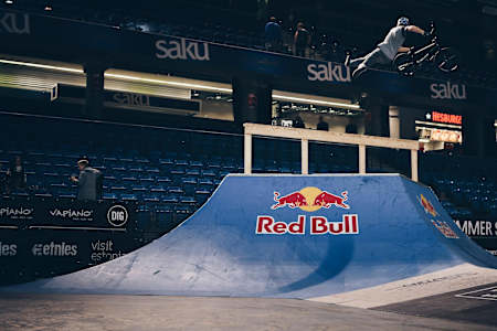 Ирек Ризаев – Superman Seatgrab Indian Air