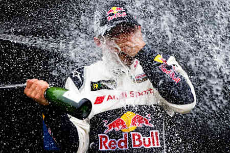 Экстрём под душем из шампанского