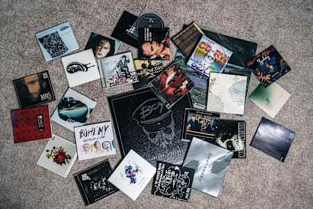 Terezie Kovalová ve svém bytě – série LIVI'N