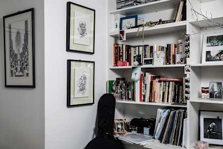 Terezie Kovalová ve svém bytě – série LIVI'N