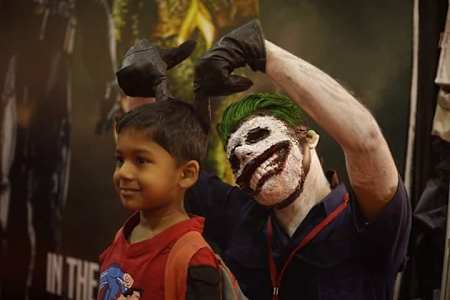 Photo bomb everyone!