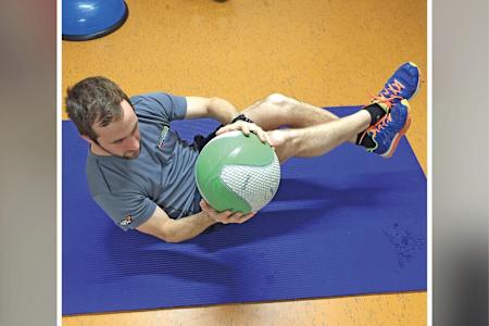 Russian Twist mit Gewicht