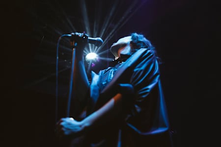 Tuğçe Şenoğlu ilk albümünün lansman konserini 21 Aralık'ta, yani en uzun gecede Salon sahnesinde verdi