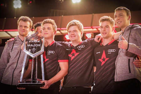 Dánsky tím Astralis s logom Audi