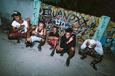 Crew de bailarines de dancehall, en Jamaica.