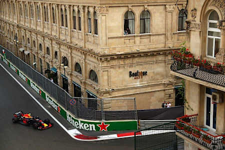 가뜩이나 위험한 서킷에서 레드불은 허탈한 결말을 전해들어야 했죠.