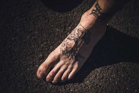 Tetování na nártu bolelo nejvíc