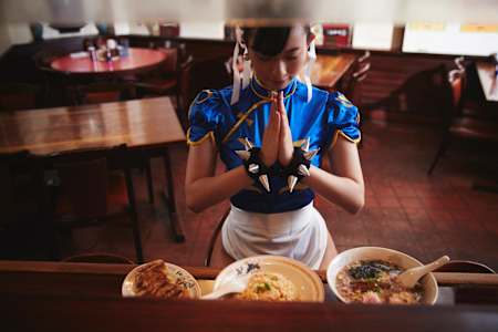 もうお客が来ないのを好機とばかりに大量注文。そんなお茶目さも、彼女の魅力!?