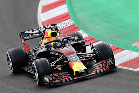 옆에 달린 석쇠는 공기의 압력과 속도를 측정하는 센서입니다.