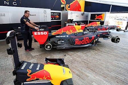 검정색 통 안에 브레이크가 들어가 있습니다.