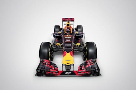 5m에 달하는 길이에도 불구하고 무게는 700kg 남짓입니다.