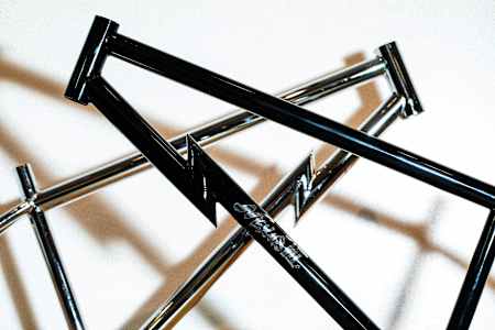 日本人の手仕事で蘇った幻のフレーム、Thunderbolt｜自転車連載Vol.8