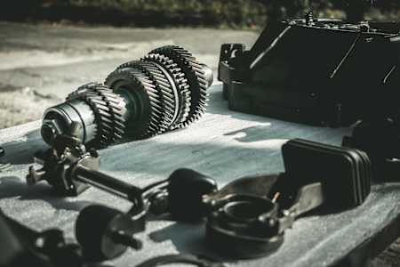 Detail na hrušku - prevodovkový hriadeľ, kutáč a vypínacia vydlica