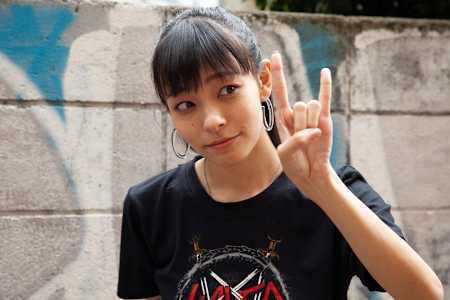 正しい「メロイックサイン」