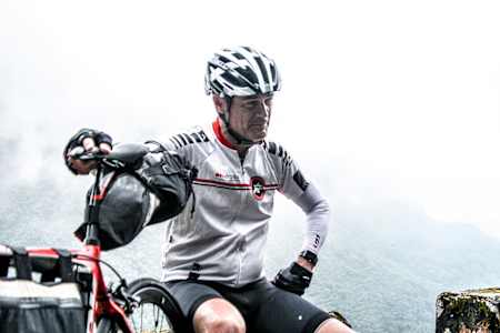 累了，就坐下來享受台灣的美景!