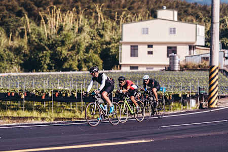 出發後即形成三人領先小組