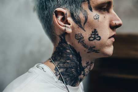 Znak leviatan nebo livjátan - biblická mořská příšera