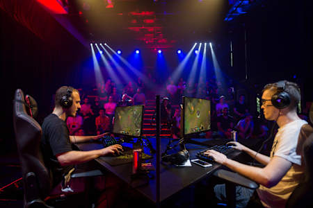 Vullnet "Volevoo" Mustafa proti Roku "Darkness V2" Tekavcu