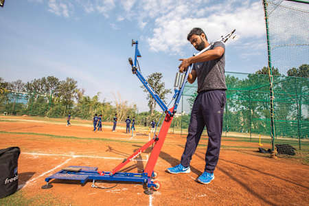 Pratheek Palanethra shows how to use the Freebowler Superthrower.
