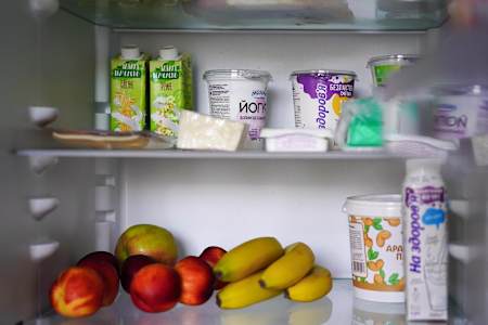 Що на другій полиці холодильника