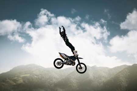 Tom Pagès Cliff Hanger