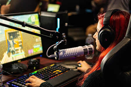 AnnieFuchsia is one of Sweden's best known streamers