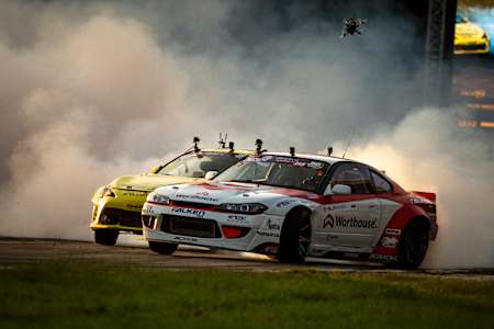 DMEC Łotwa 2020 - dwóch uczestników w bliskim pojedynku na torze