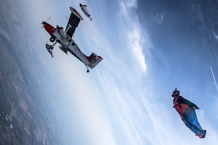 Próba ustanowienia rekordu Polski w formacji wingsuit-samolot