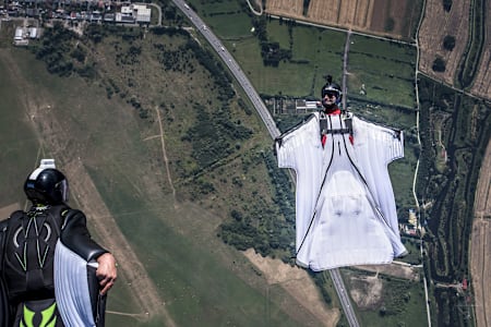 Wingsuit - samolot - rekord w formacji ustanawiano w Elblągu