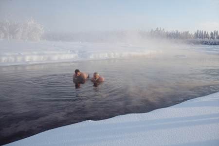 Piotr Marczewski i Valerjan Romanovski morsują w Jakucji