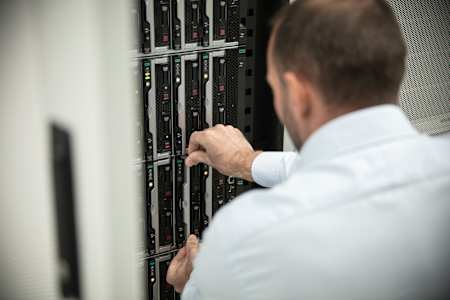 레드불 레이싱 공장 내에는 슈퍼 컴퓨터가 구비되어 있습니다.