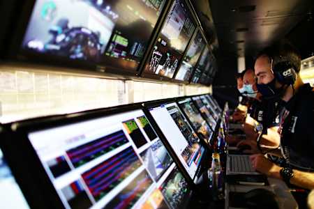 세부 파트별로 담당하는 엔지니어가 각각 다릅니다.