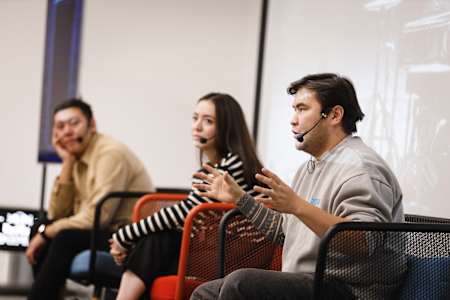Жандос Кахар на воркшопе в рамках Red Bull Basement
