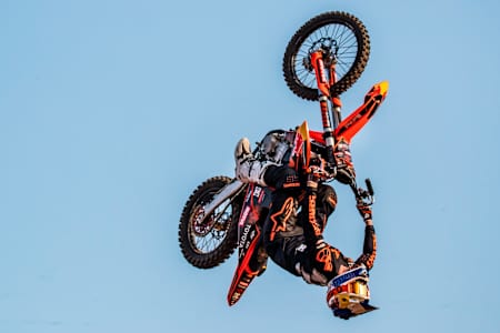 Алексей Колесников выполняет трюк